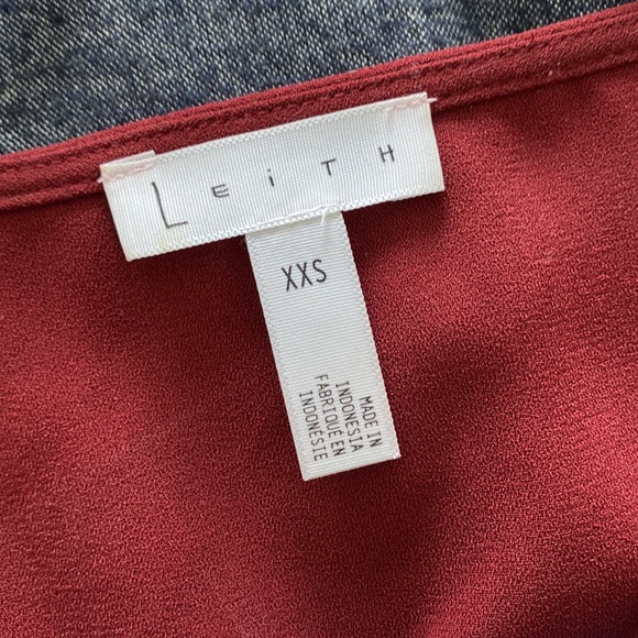 Burgundy jumpsuit with front tie - Picture 4 of 4